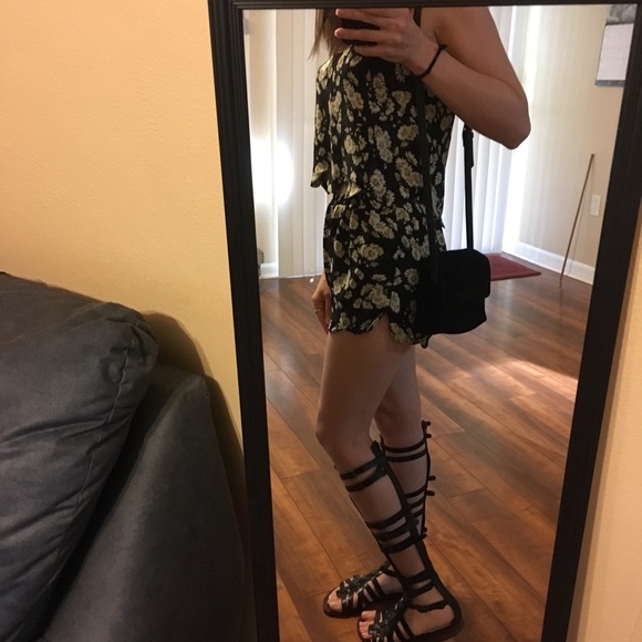 Pac Sun two piece daisy set - Picture 3 of 4